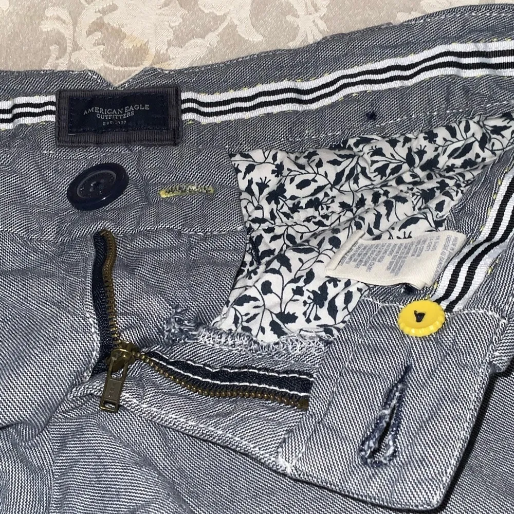 American Eagle Blue Cotton Mid Rise 3.5” Inseam Pockets Size 2 Like New - Image 11