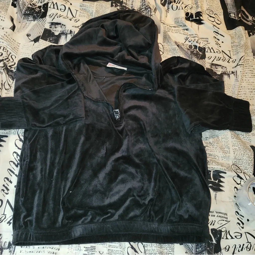 Fila Black velour Hoodie size M - Image 6