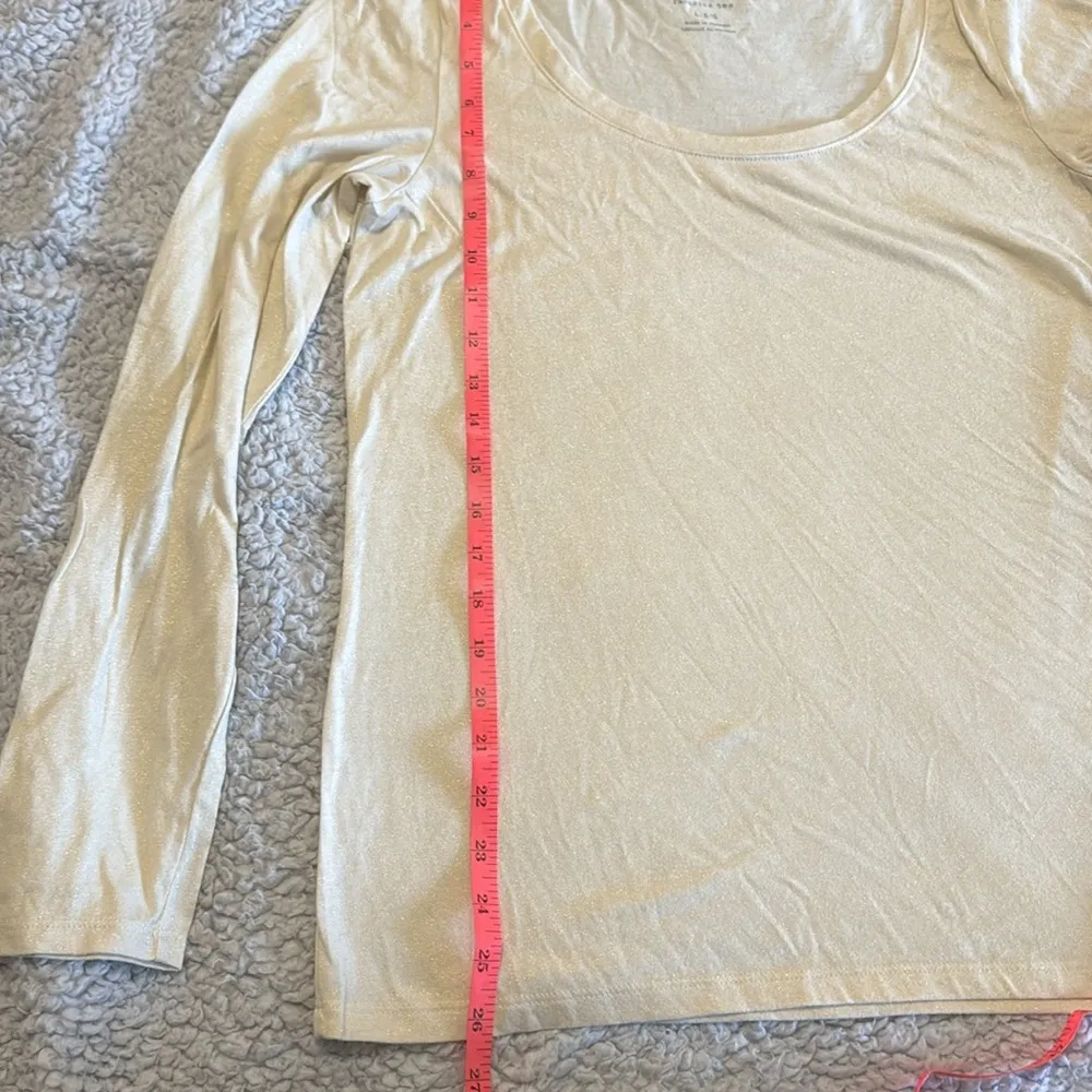 American Eagle Favorite Tee Cream Shimmer Large nwot - Image 4