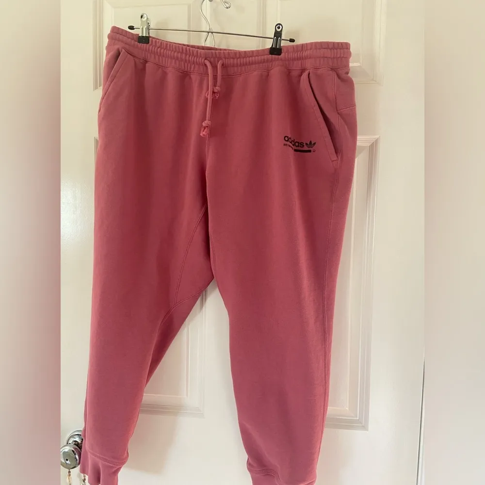 Adidas ORIGINAL KAVAL SWEATPANTS Trace MaroonPink Built For Purpose Pants - Image 5