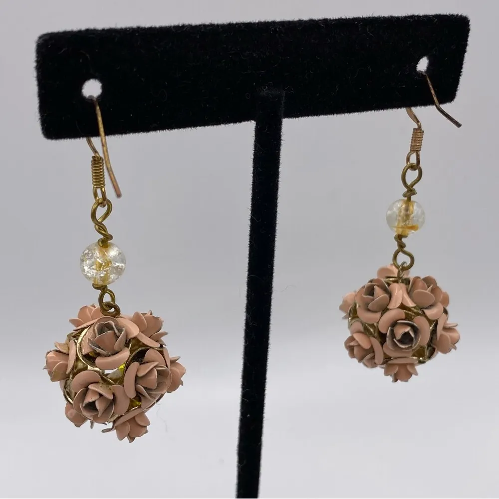 Vintage Bouquet Of Pink Roses Earrings - Image 4