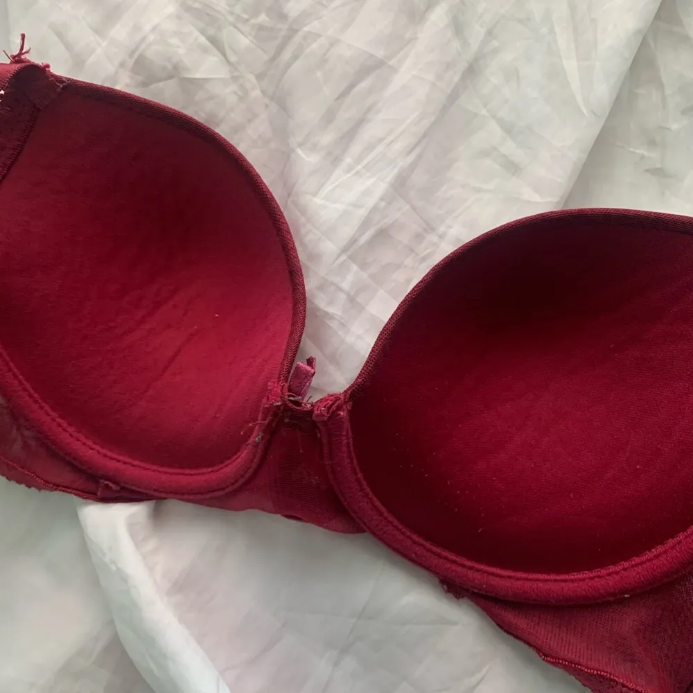 Marilyn Monroe 34B magenta bra - Image 7