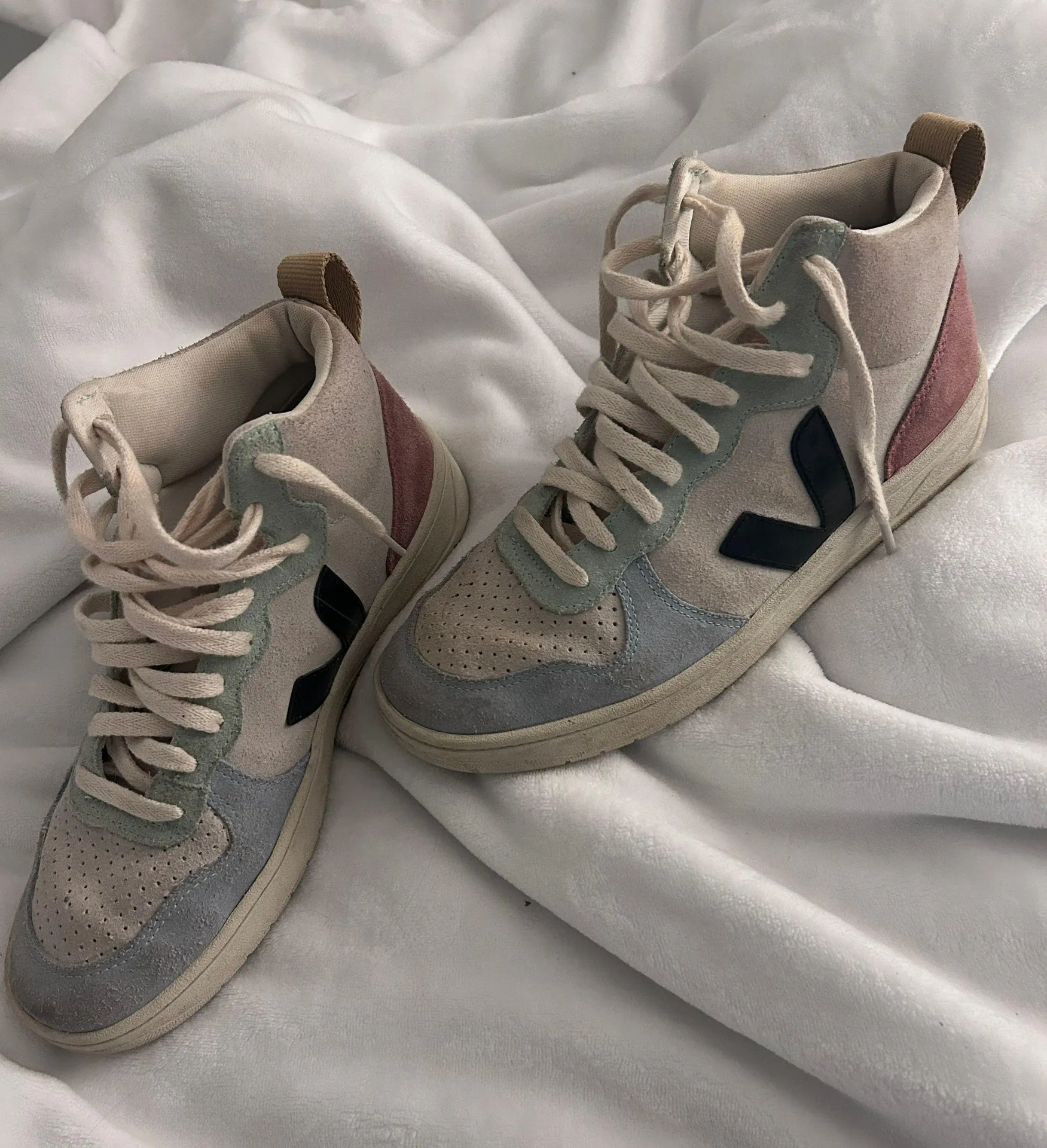 VEJA V-15 Sneakers - Image 2