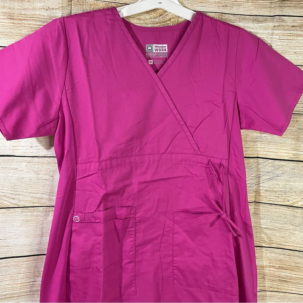 WonderWink  work maternity wrap pink scrub top Size Medium comfy stretchy - Image 4