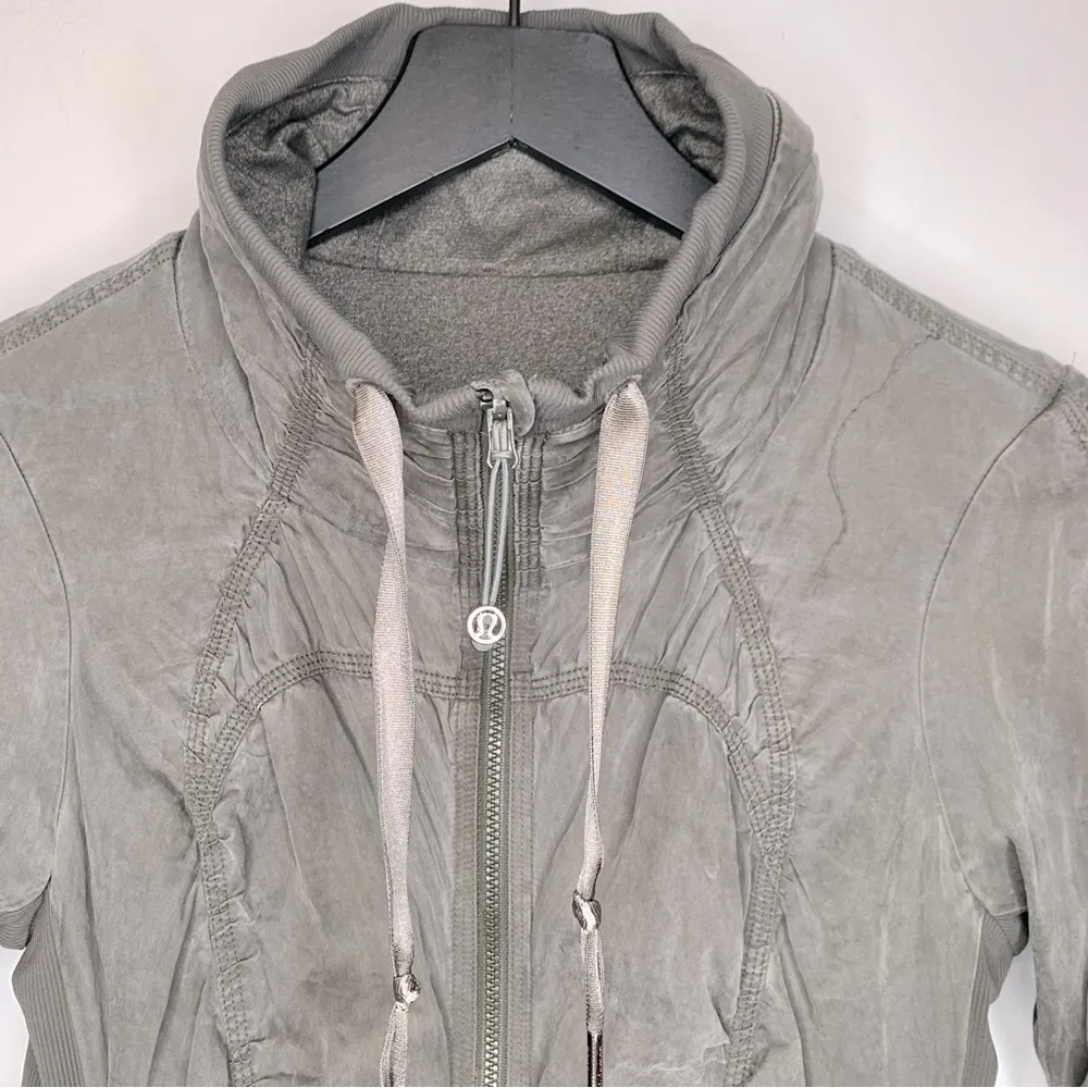 Lululemon Cool Down Jacket 6 Womens Gray Full Zip Rouched Reversible - Image 4