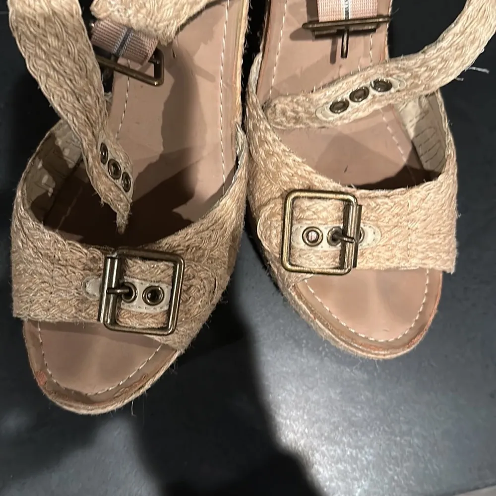 Steve Madden cork wedge. So versatile! So cute! Size 8 women’s - Image 5