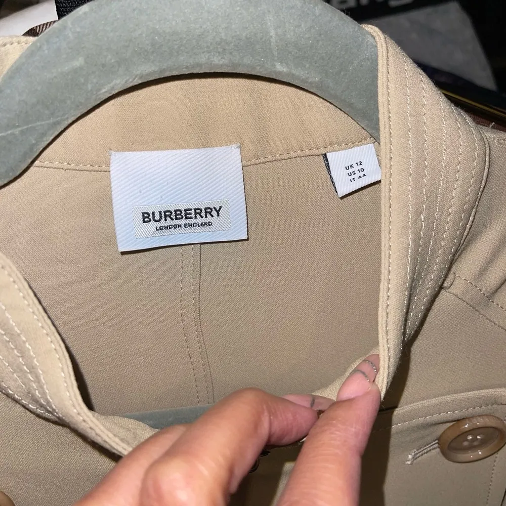 Burberry Kristin Belted Double-Breasted Gabardine Dress in Soft Fawn Neutral - Image 9