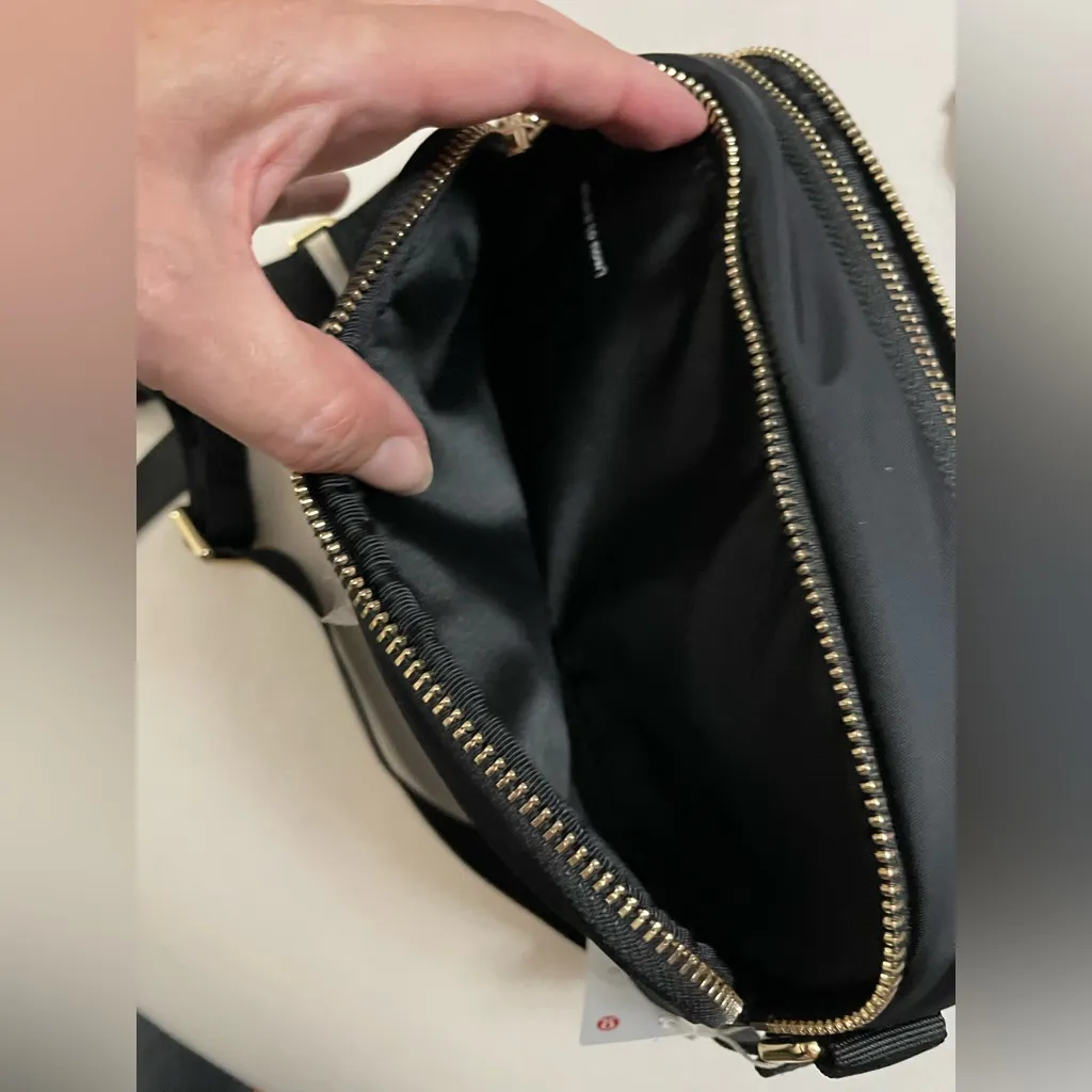 Lululemon NWT Crossbody Camera Bag Black Gold, Adjustable Strap - Image 12