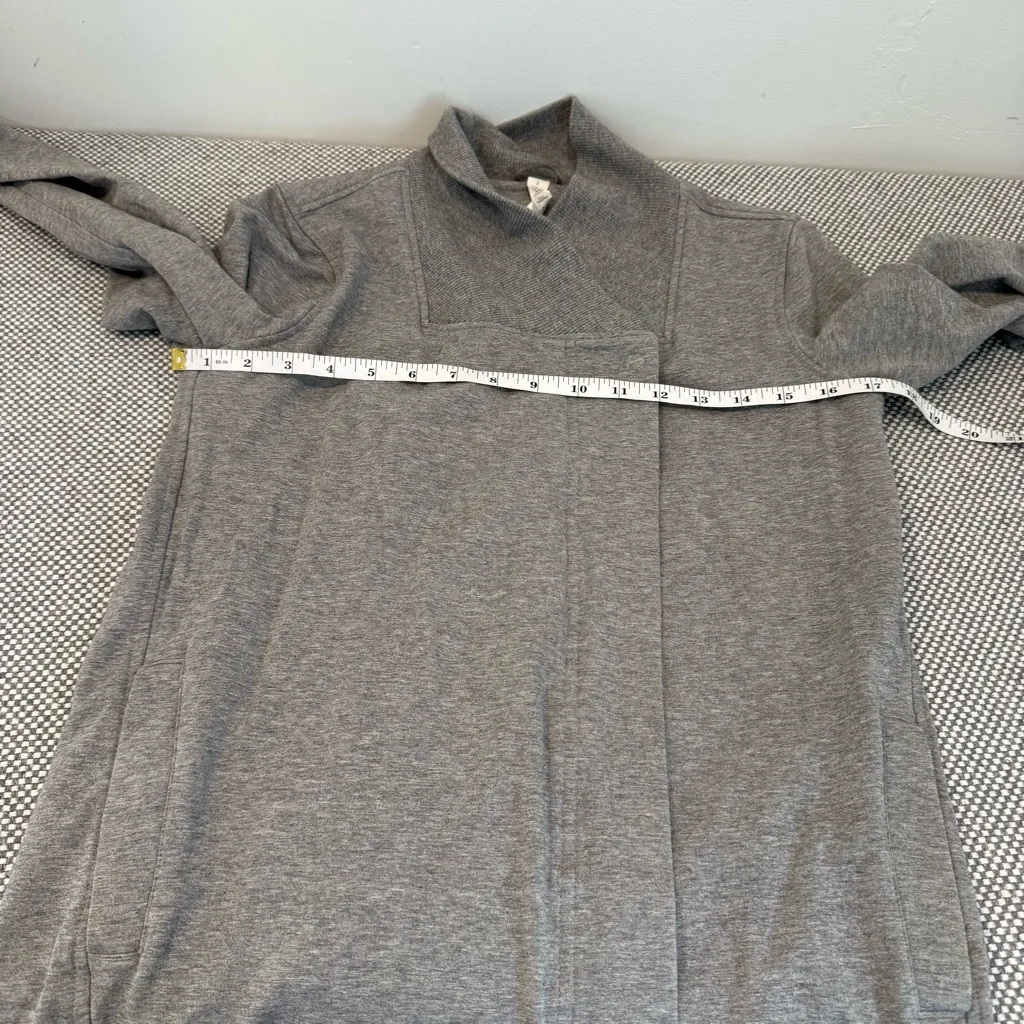 LULULEMON gray Belle 2-Snap wrap sweatshirt Jacket size 2 - Image 9