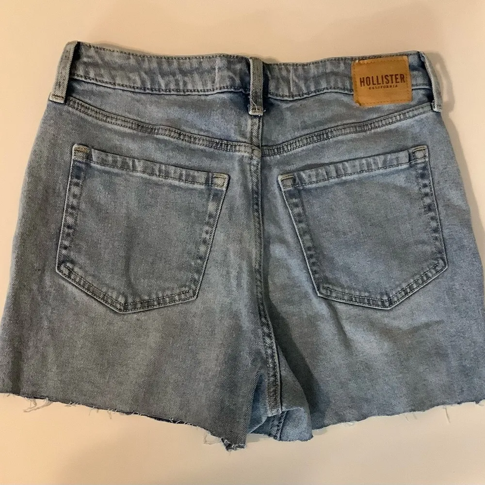 Hollister Size 9R Ultra High Rise Mom Jean Shorts Distressed. Preloved - Image 7
