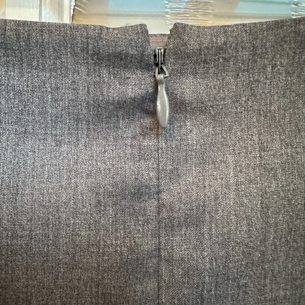 Trina Turk Classic Smoke Gray Pencil Skirt Lace Lining Nordstroms Size 10 M NWT - Image 3