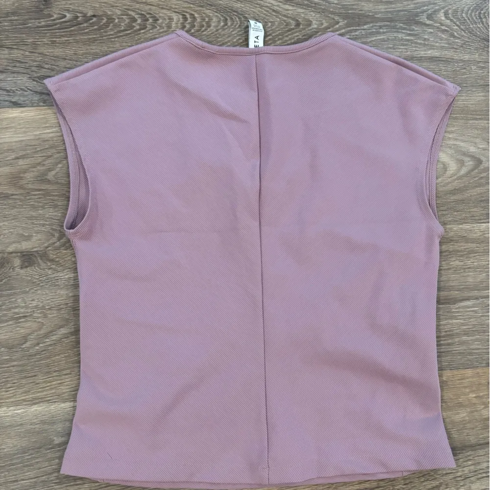 Athleta Bayview Tee - Faux Wrap - Floral Mauve -Sz Medium -EUC - Image 3