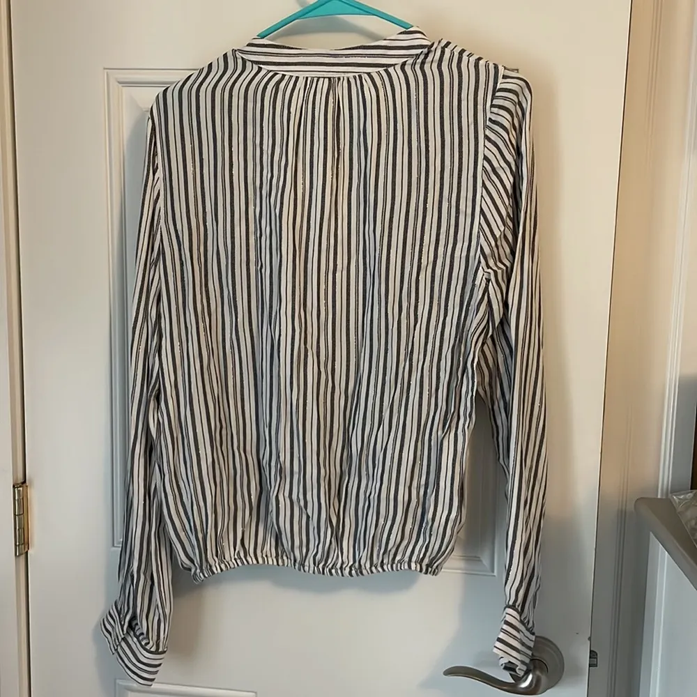 Francesca’s button down. Never worn. Size M. Blue & white stripped w/silver. - Image 2