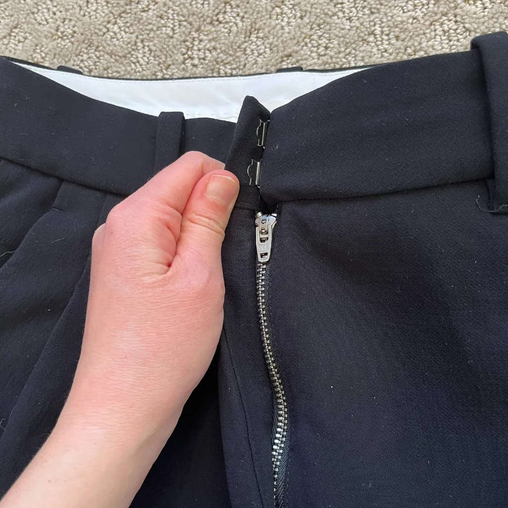 Aritzia Effortless Pant Black Crepette High Rise Wide Leg Pockets Zipper Size 2 - Image 2