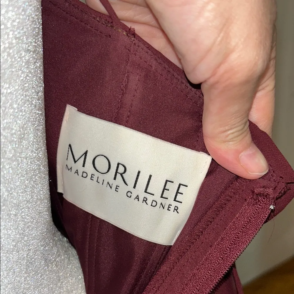 Elegant Burgundy Evening Gown - Image 10