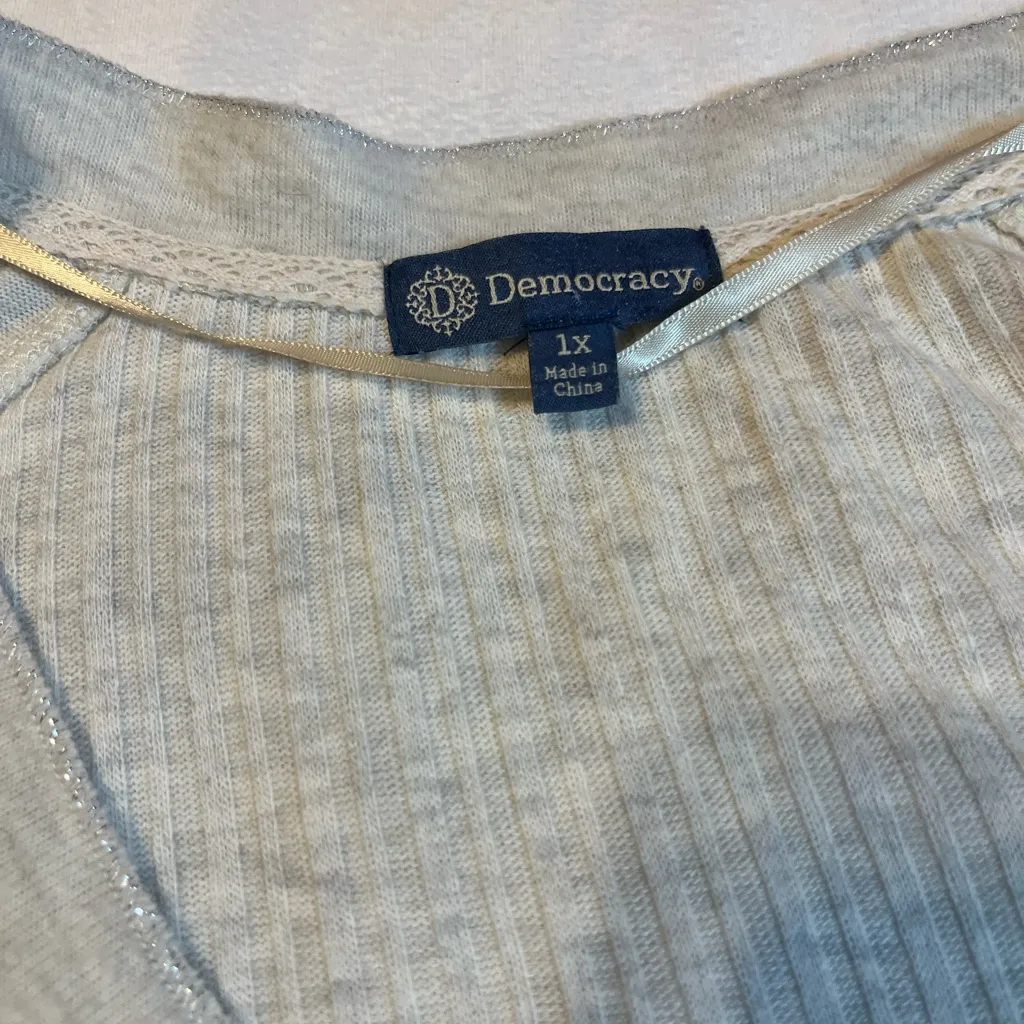 Democracy Cream Ribbed V-Neck Top - Image 5