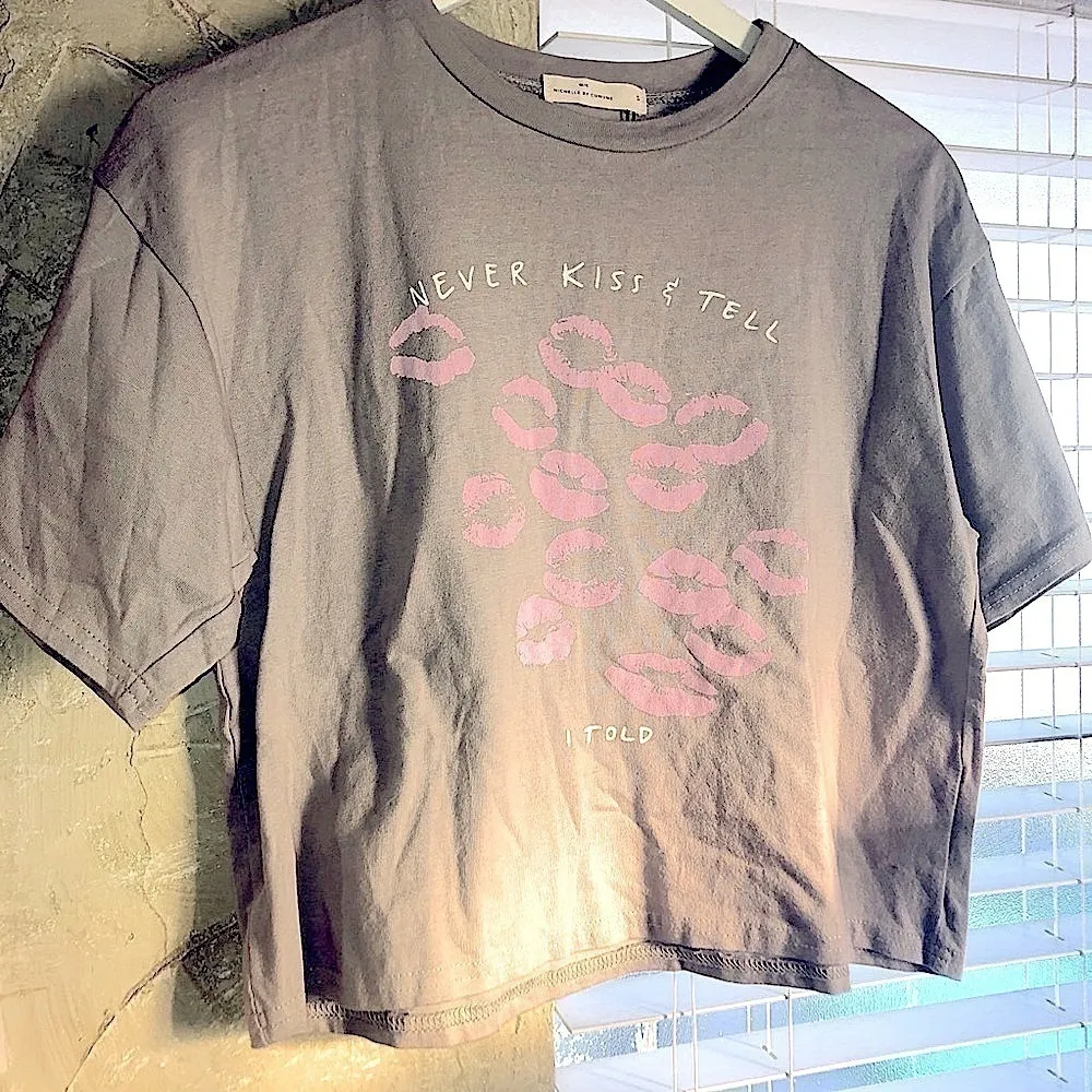 Michelle By Comune Never Kiss & Tell T-shirt NWT - Image 2