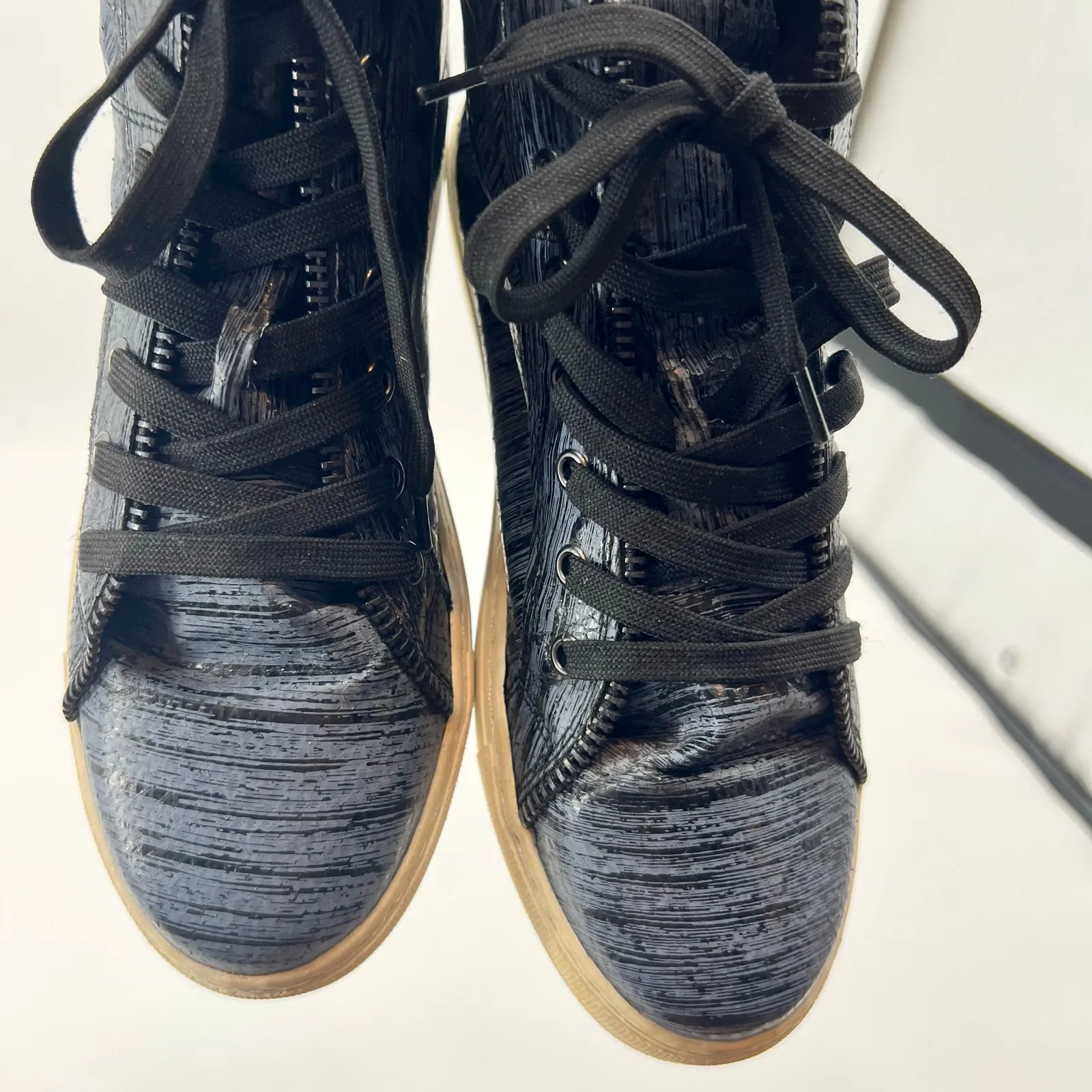 Splendid high top leather lace up casual comfort sneakers zipper back size 9 - Image 4