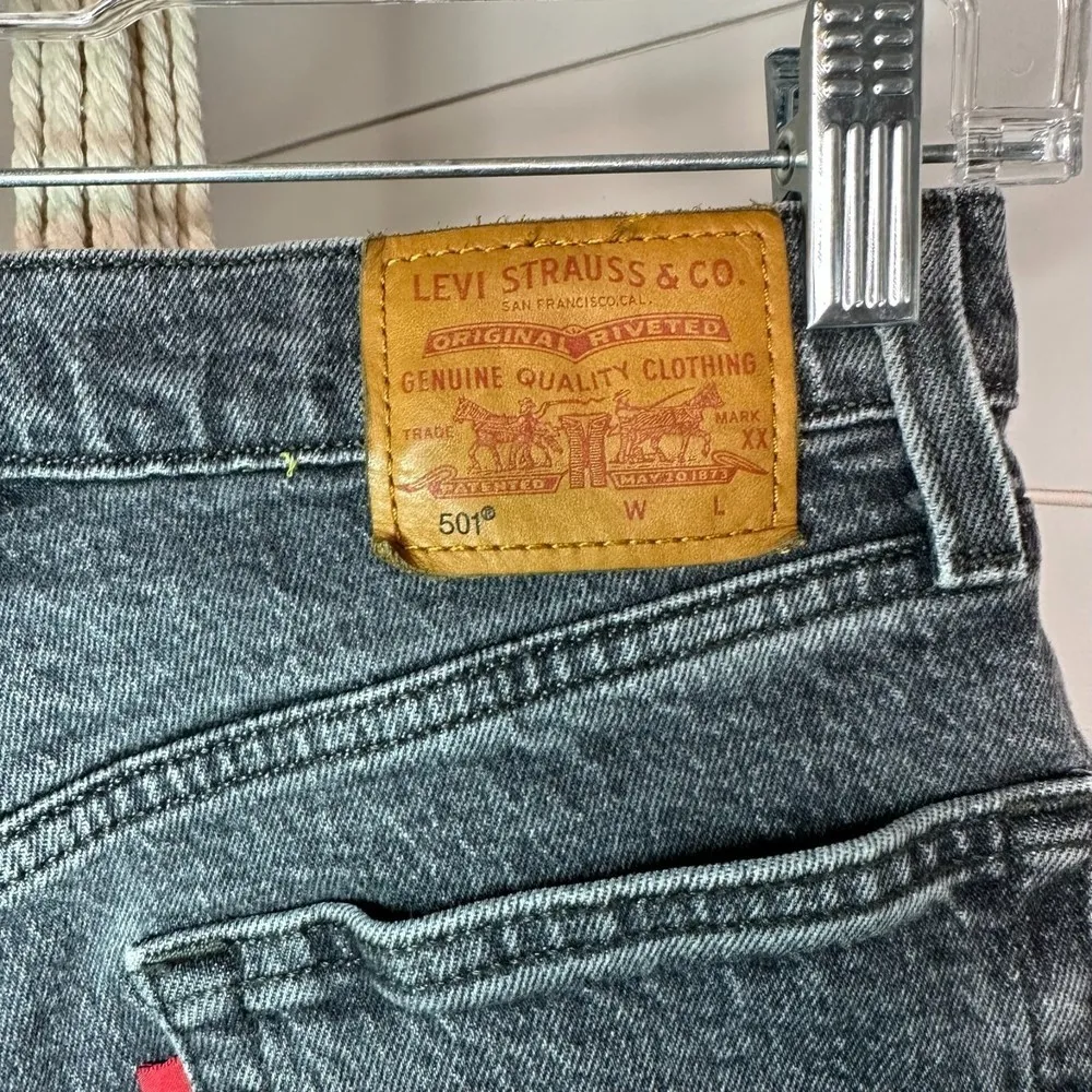 Levi's Premium 501 Original Cropped Jeans Studded Embellished Black Wash Size 25 - Image 9