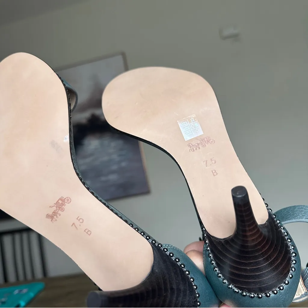 Coach‎ New Maude heels size 7.5 kitten heels Blue gray minimalist gun metal - Image 4