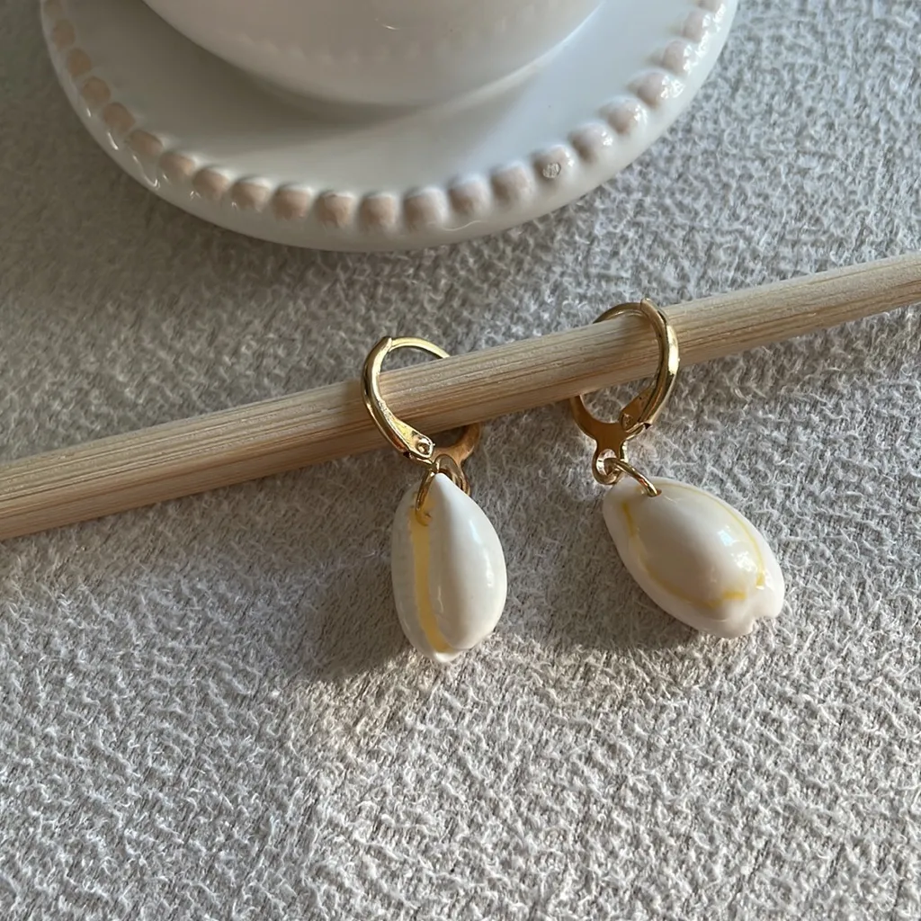 Seashell dangle earrings Gold - Image 3
