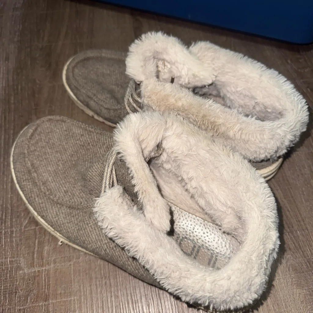 Hey Dude Beige Fur-Lined Boots - Image 3