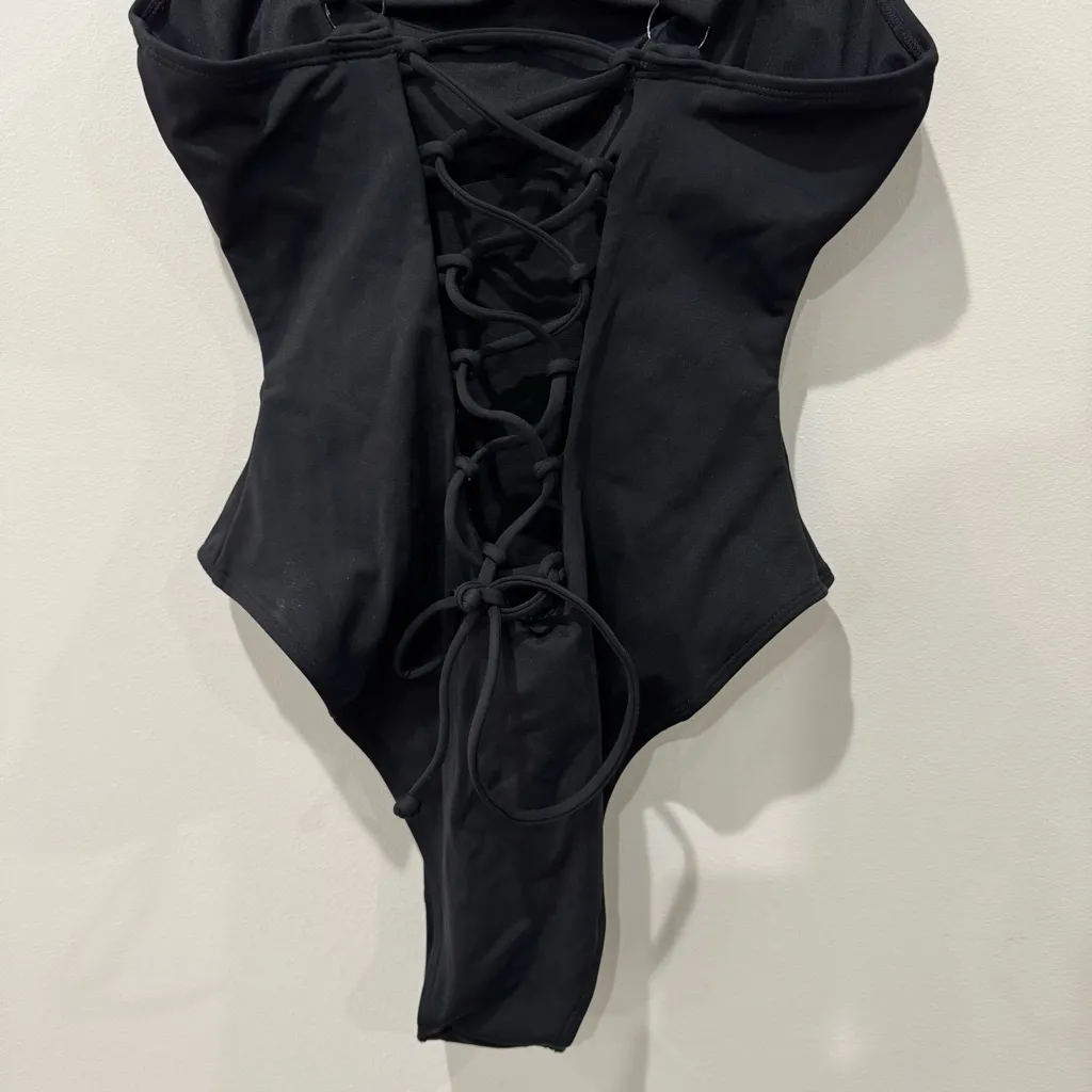 TA3 Size Medium Squarey High Cut Once Piece in Black - Image 4