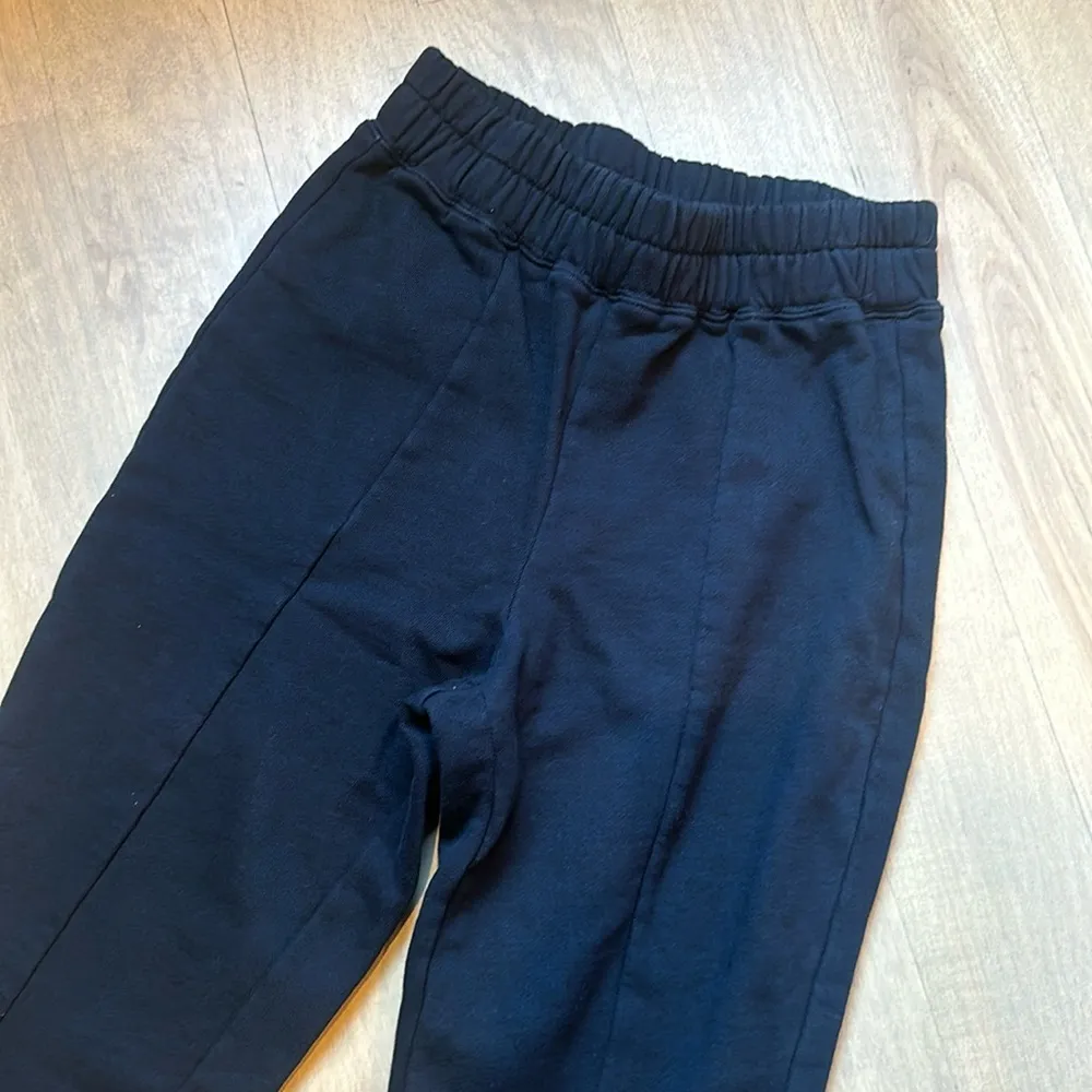 Good American Womens Essentials Black Split Flare Cotton Sweat pants - Image 5