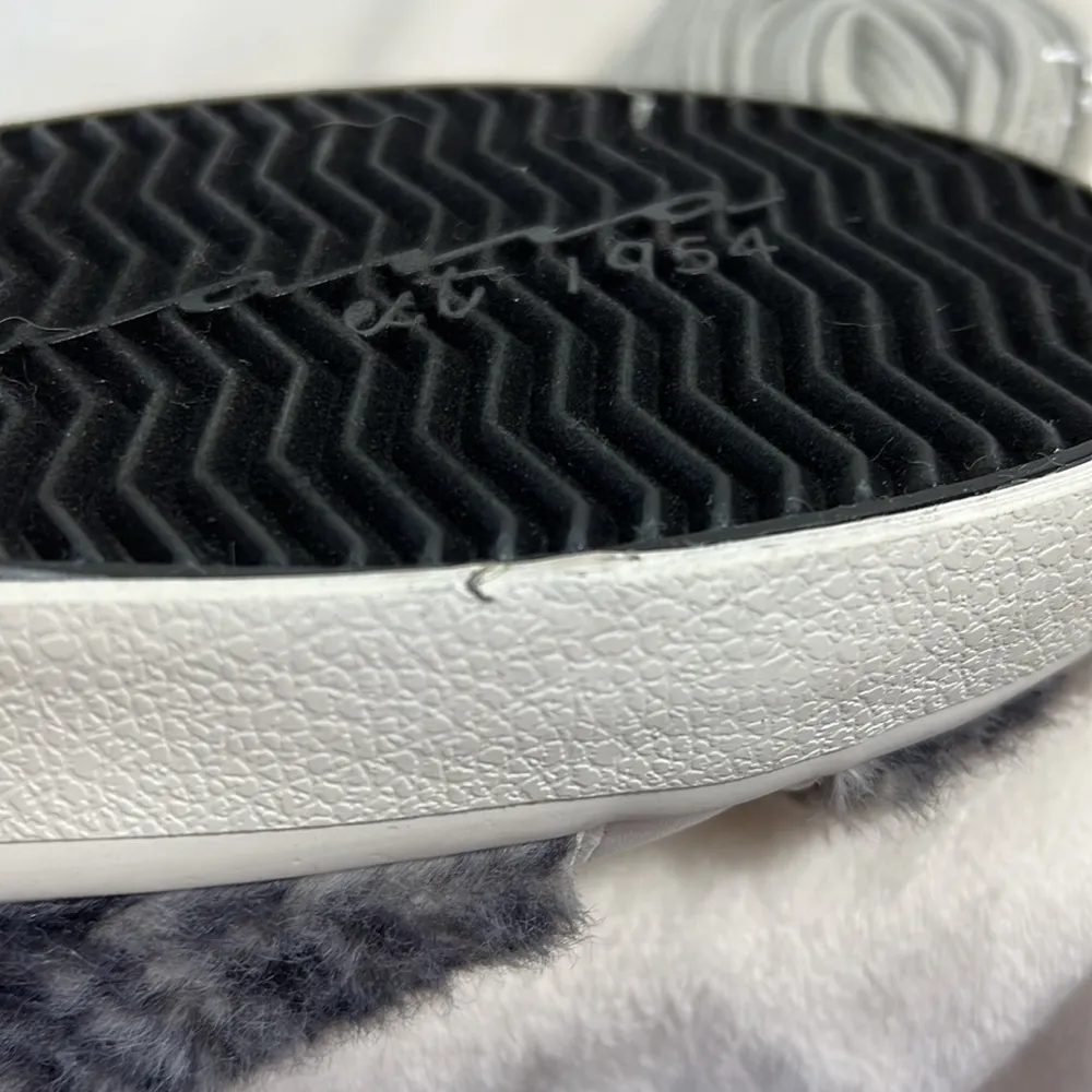 sneakers slip on fuzzy snake print white, gray & blue 8.5 NWOT - Image 6