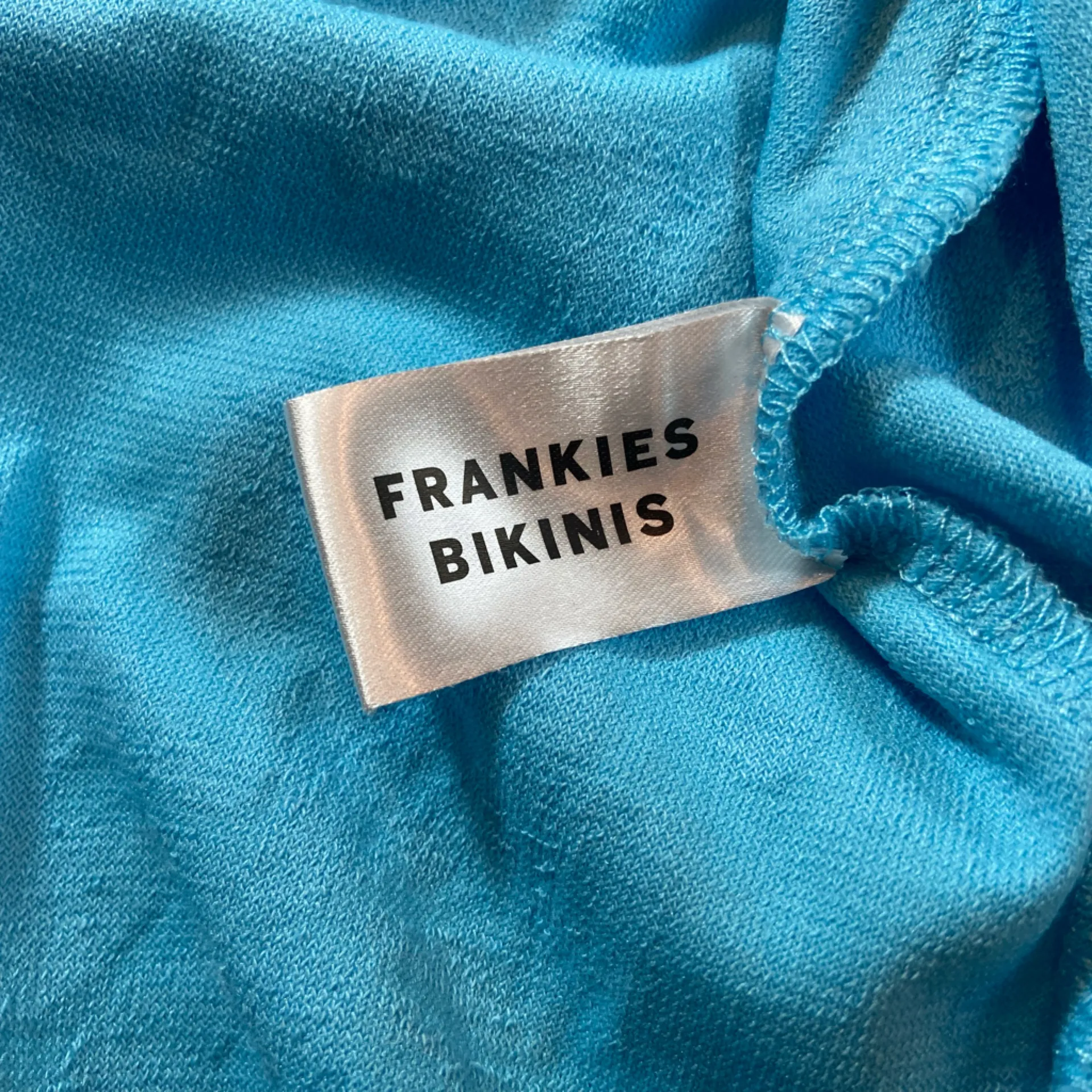 Frankie’s Bikinis Button‎ Down Long Sleeve Top Cover up Size Medium - Image 5