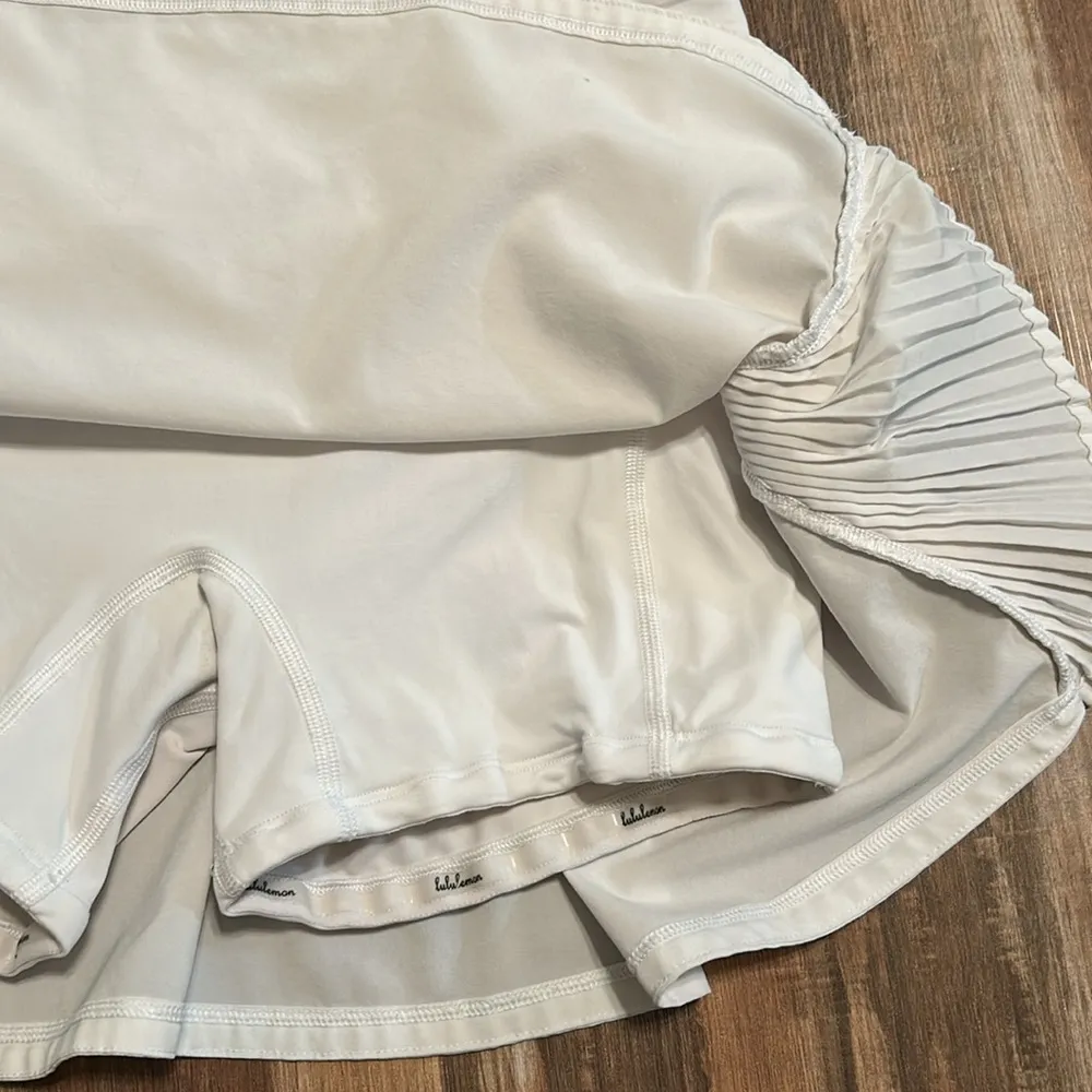 Lululemon Play Off The Pleats Skort White Size 4 Athletic Skirt with Shorts - Image 4