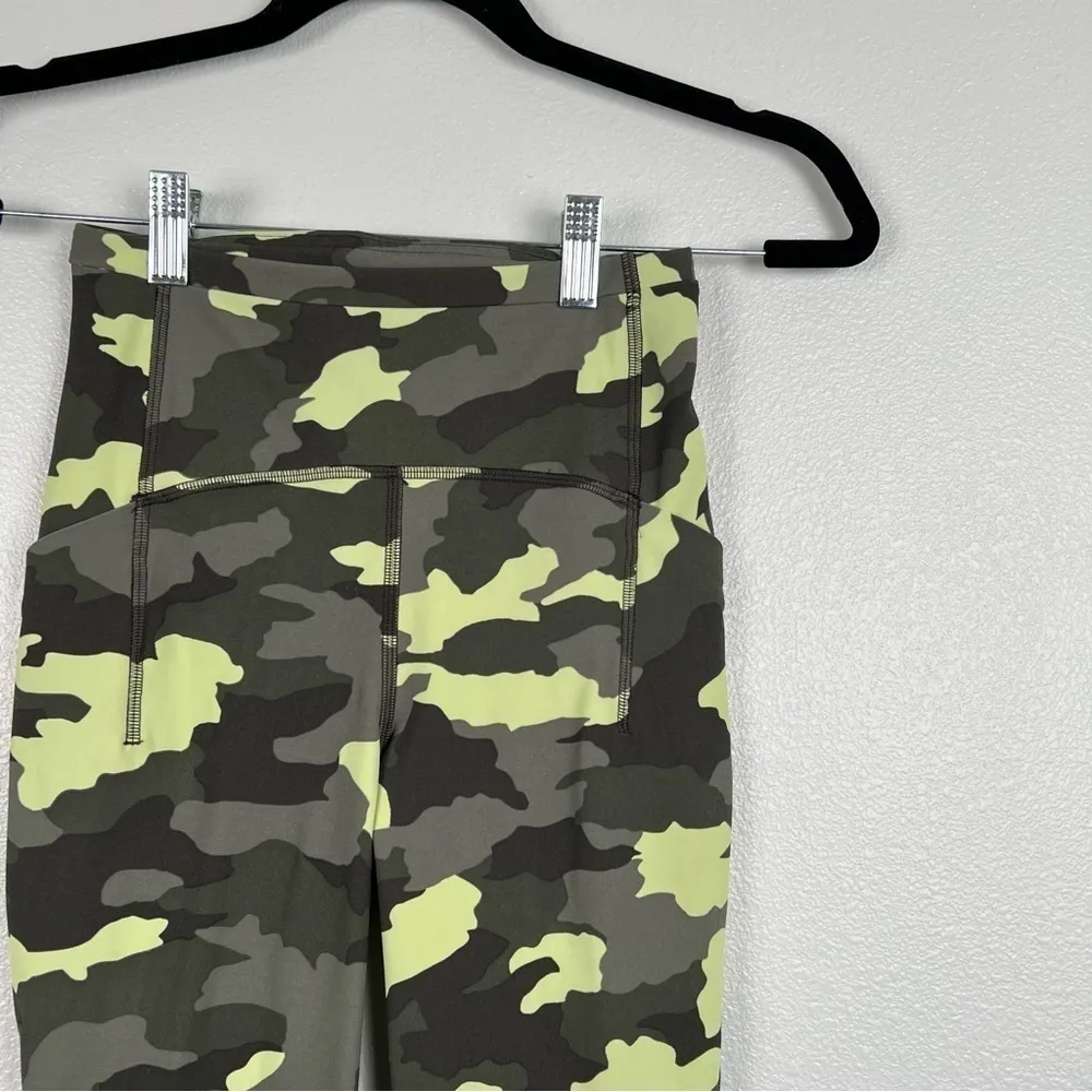 LULULENON Swift Speed High Rise Tight Camo Sz 2‎ - Image 10
