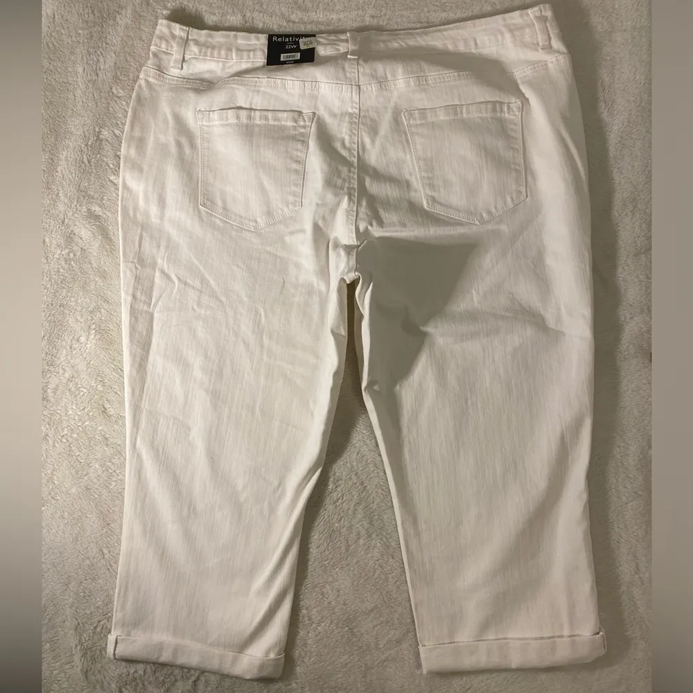 Relativity NEW White Capri Pants 22W - Image 5