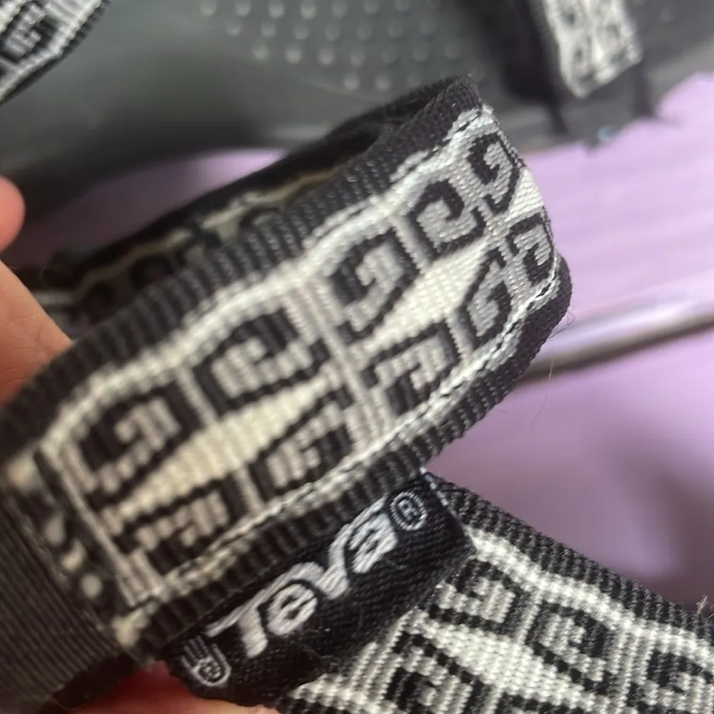Tevas water sandals - Image 7