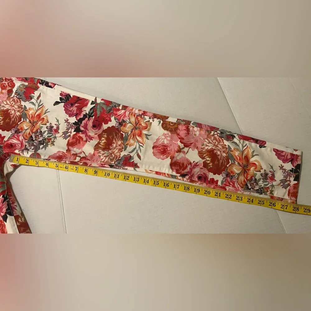 Anthropologie Pilcro Mid Rise Skinny Ankle Floral Rose Print White Jeans Size 25 - Image 8