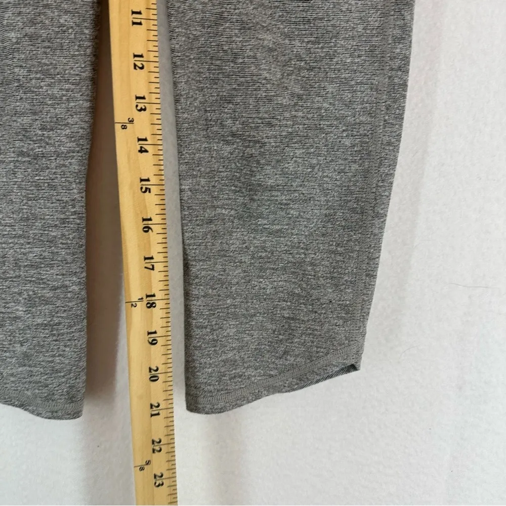 Old Navy Active Go-Dry Capri Leggings Petite Small Gray - Image 4