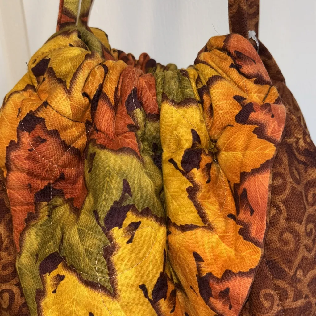 GOLD ORANGE GREEN RUST COLORED AUTUMN LEAF DEDIGN QUILTED PATTERN BUCKET BAG - Image 4