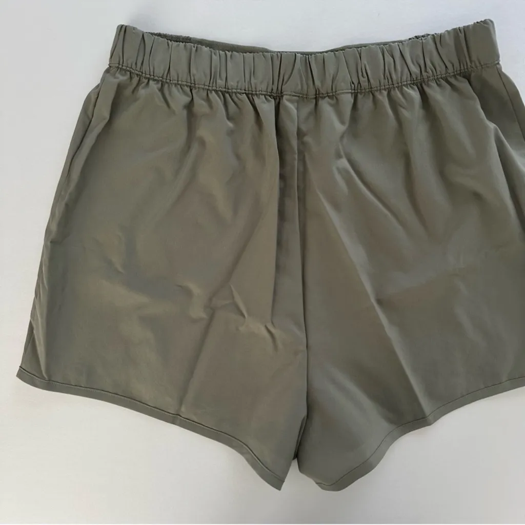 Gymshark XL/L Scallop Hem Shaped Shorts & Elevate Chain Oversized T-Shirt Set - Image 6