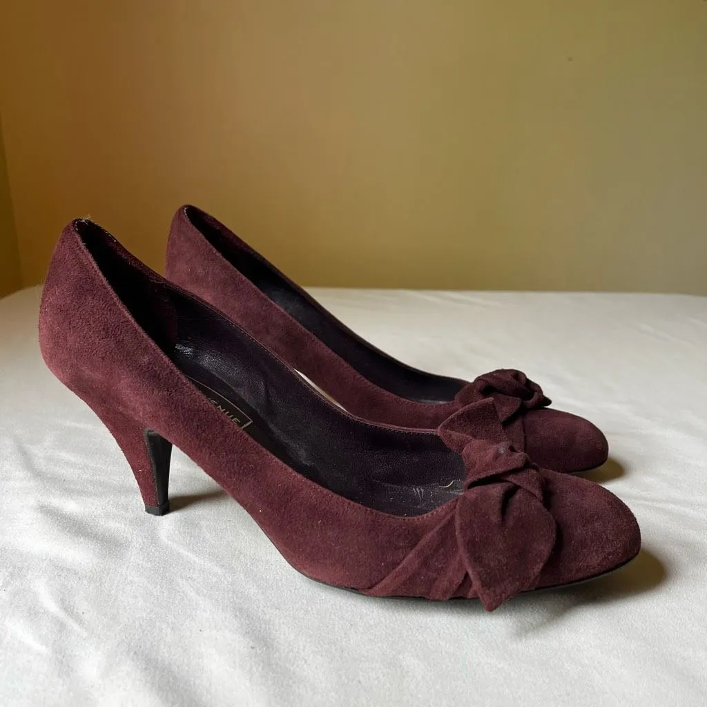 Saks Fifth Avenue Burgundy Suede Pumps w/ Bow Detail Made in‎ Italy Size 8 - Image 2
