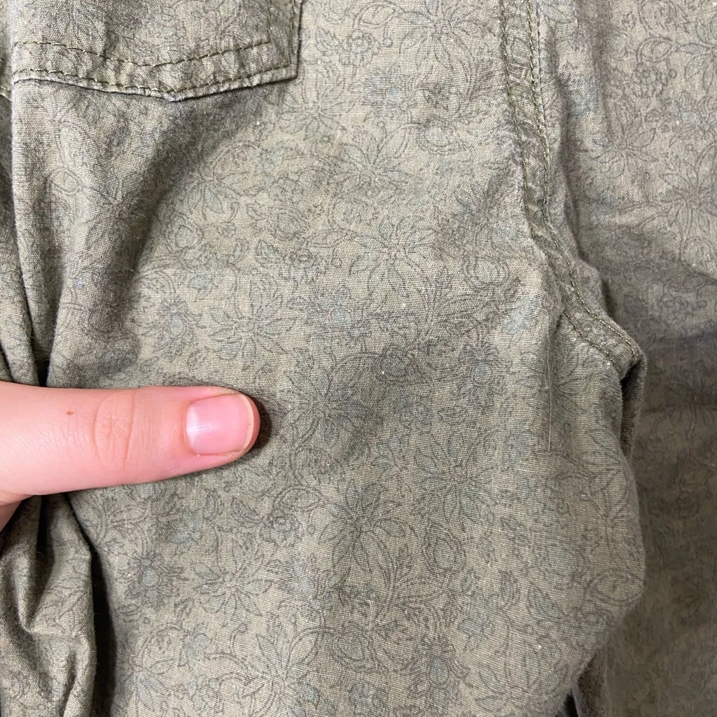 Relativity women’s khaki green floral print stretch tie cuffed long‎ shorts 8 - Image 4