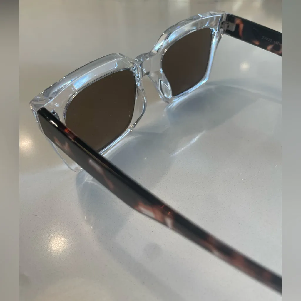 Square Sunglasses in Clear Acetate with Brown/Grey Lenses and Tortoiseshell Arms - Image 6