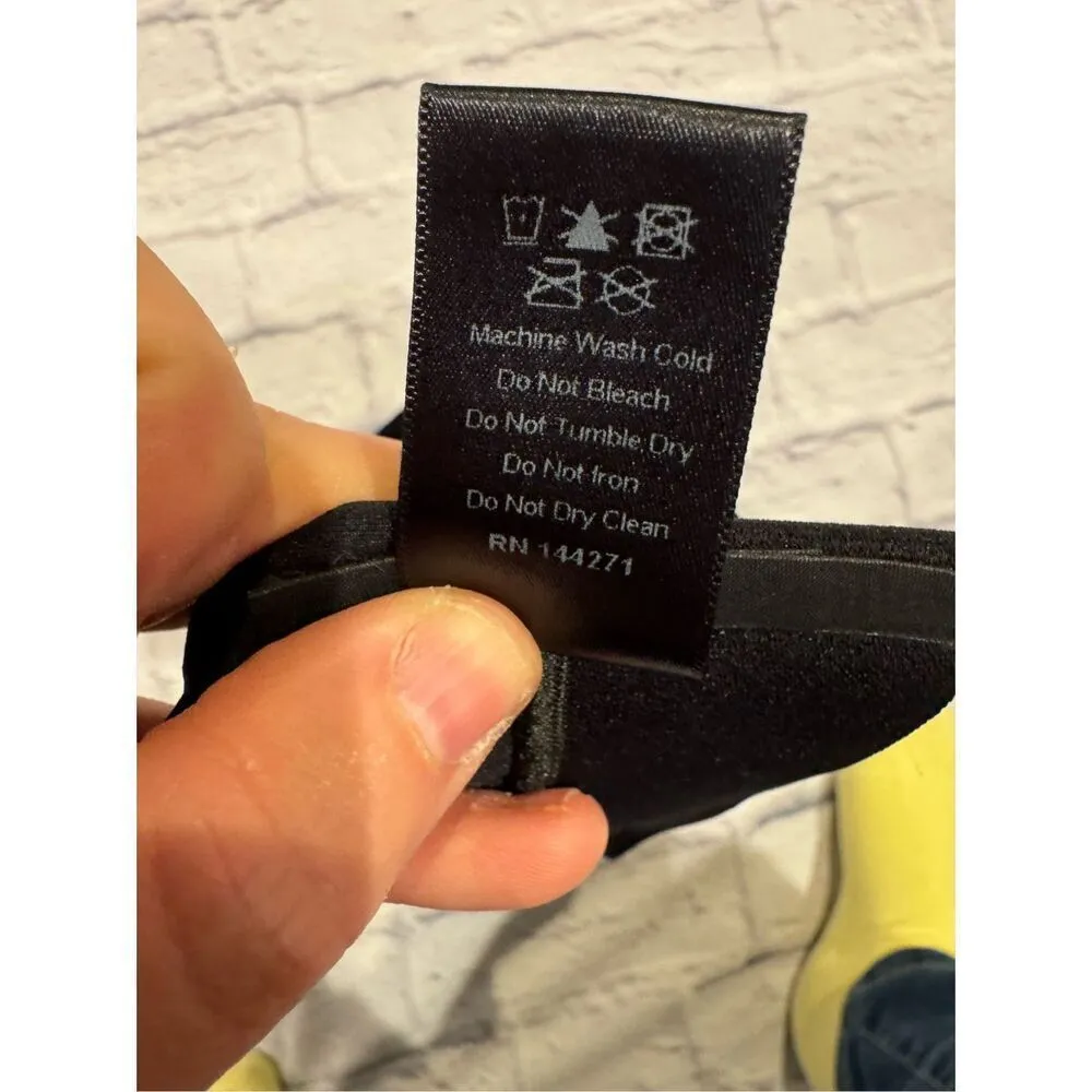 UltraCor Rhombus Silk Sports Bra in Black White Size Medium - Image 6