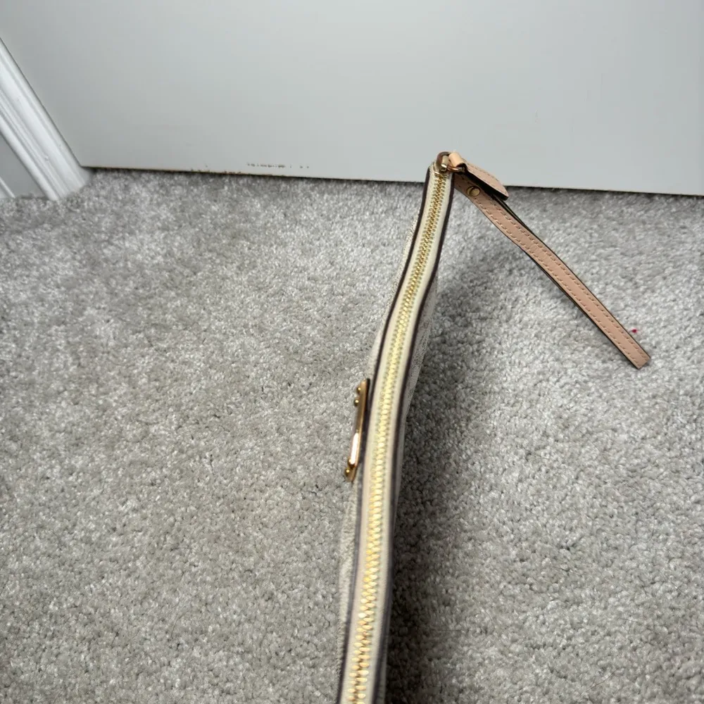 Michael kors wristlet - Image 5