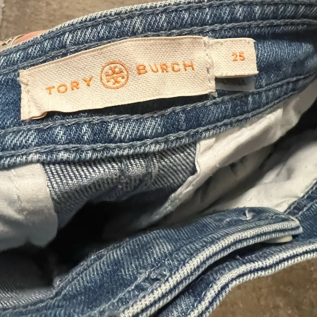 Tory Burch  Super Bleach out straight leg
Jean 25 - Image 4