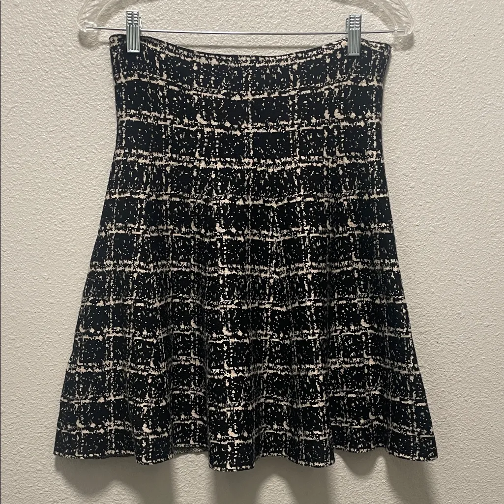 Max Studio Casual Elastic Waistband Pull On Knee Skirt Size Large Black - Image 4