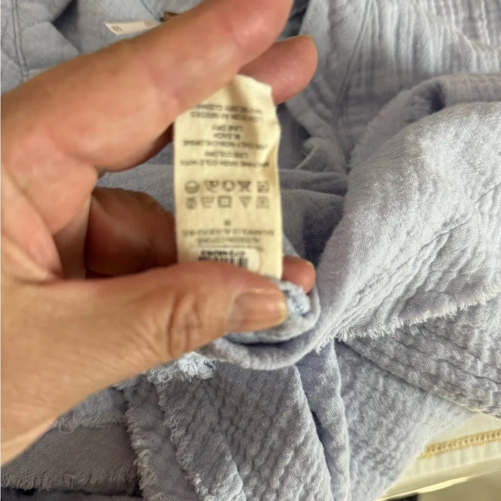 Free People Women's Light Blue Button-Up Top XS - Image 8