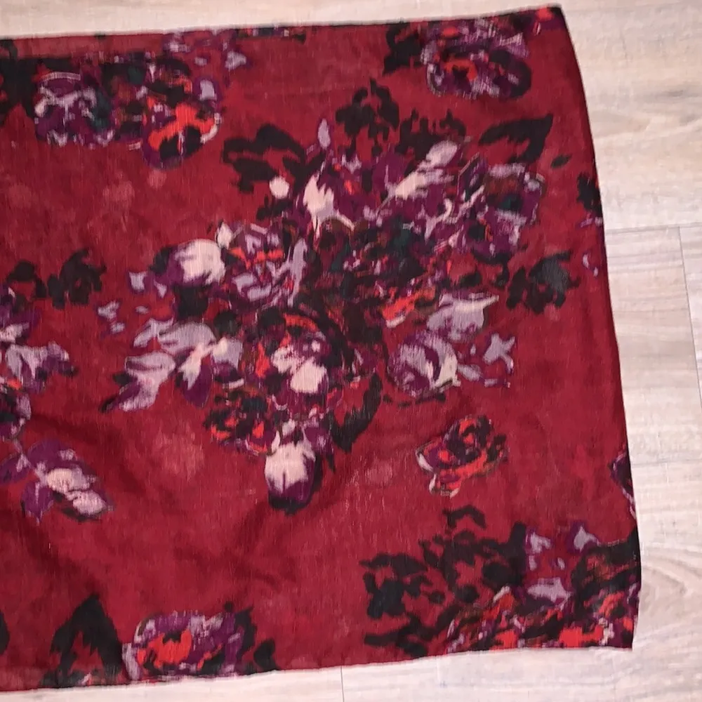 Maurice's  maroon floral lightweight circle infinity scarf - Image 6