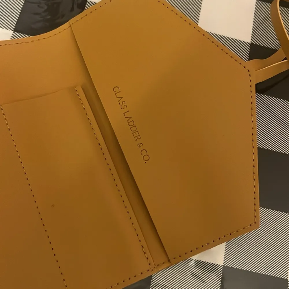 New Glass Ladder & Co Katherine Tech Organizer Roll Tan Neutral Beige Honey NWOT - Image 6