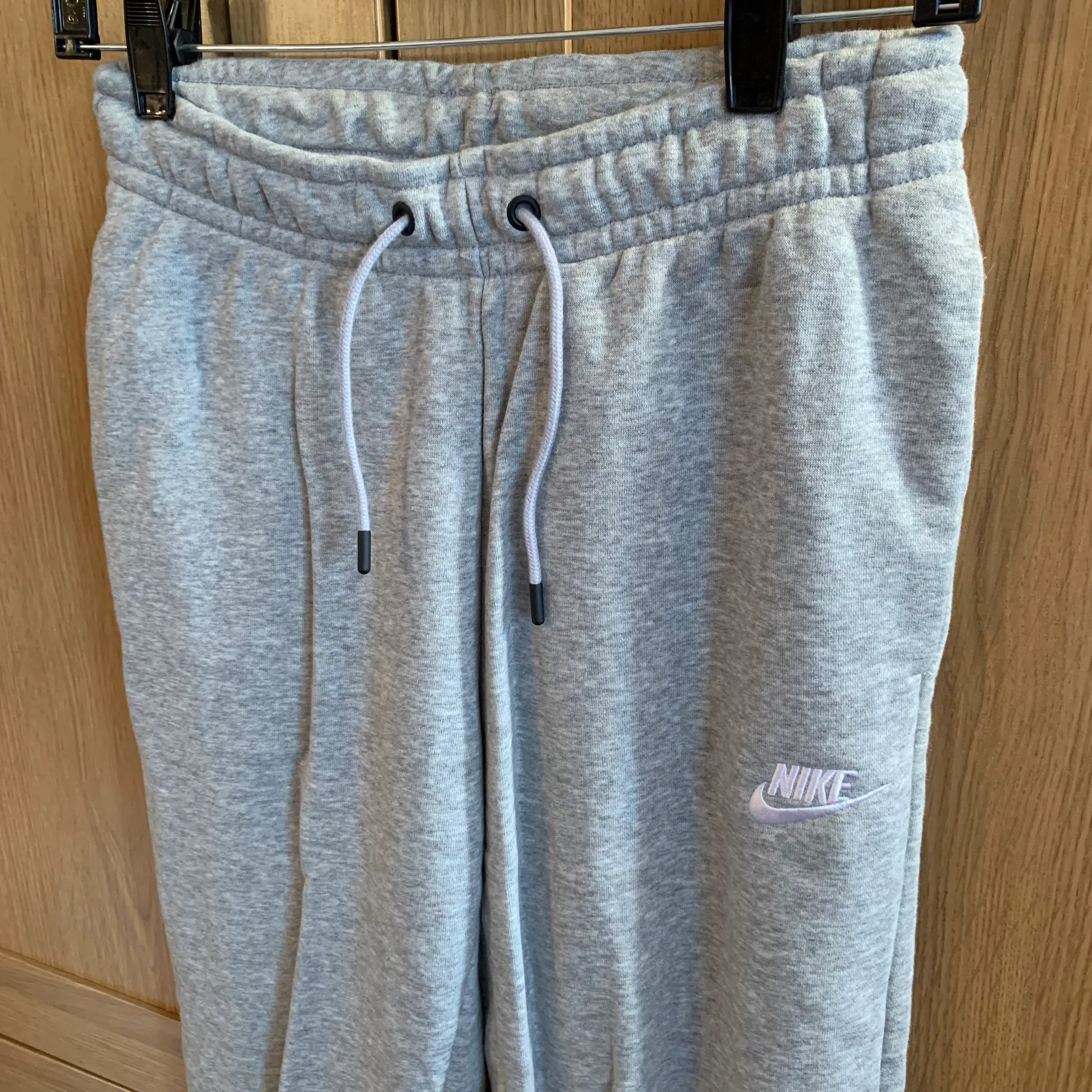 Nike Women’s  Grey Sweatpants - Image 6