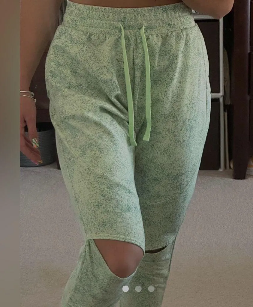 GYMSHARK Women’s Chalk Joggers Open Knees - Splatter Gray - Medium - EUC - Image 12